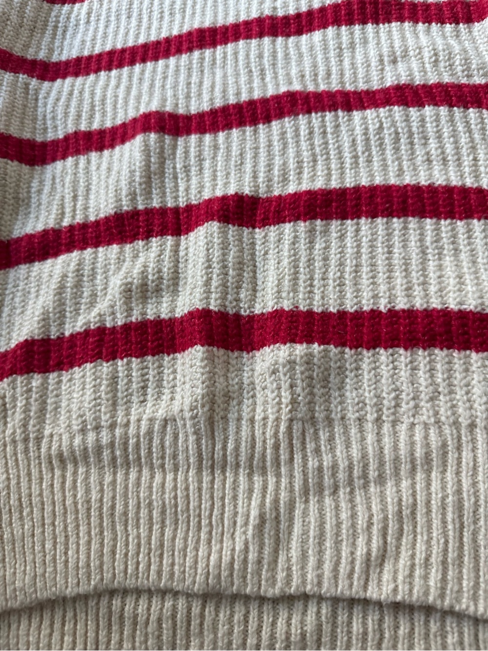 🍭Cream and Red Striped Crewneck Sweater - Picture 2 of 6